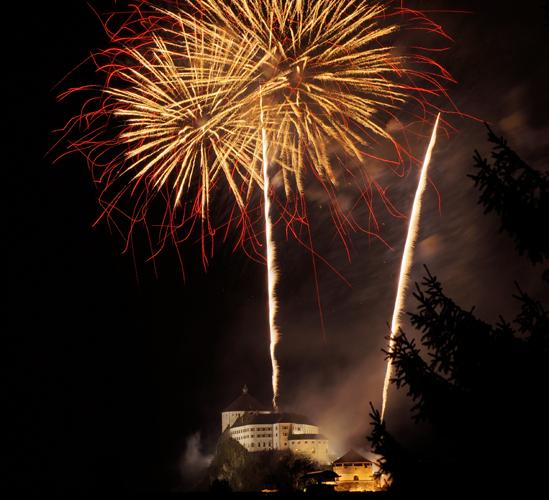 Großfeuerwerk | DIE FEUERWERKER Siegi Tusch Feuerwerk Raketen Kracher